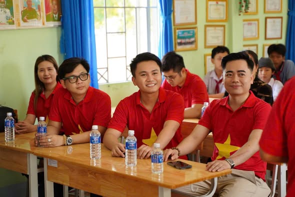 Trao Học Bổng Hỗ Trợ Biên Giới Long An