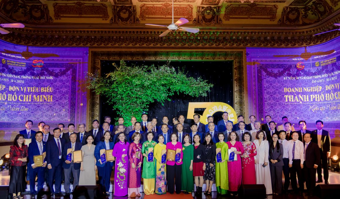 Chúc mừng 12 doanh nghiệp Hội viên YBA HCM được TP.HCM tôn vinh 50 thương hiệu tiêu biểu nhân kỷ niệm 50 năm Ngày Giải phóng miền Nam, thống nhất đất nước