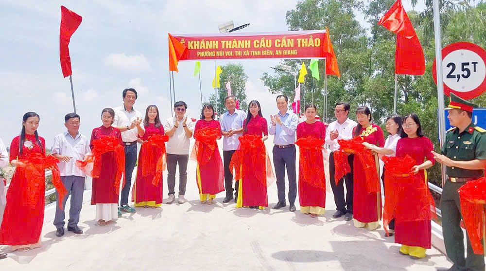Khánh thành cầu Cần Thảo – Công trình mở đầu dự án “Nhịp Cầu Doanh Nhân” của Hội Doanh Nhân Trẻ TP.HCM.